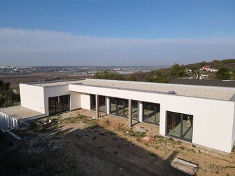 💎 PANORAMATICKÉ BÝVANIE NAD NITROU: Nadštandardná novostavba