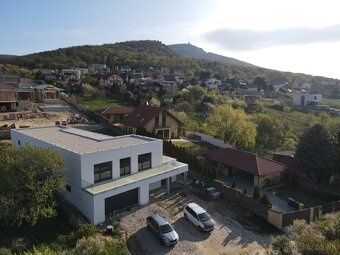 💎 PANORAMATICKÉ BÝVANIE NAD NITROU: Nadštandardná novostavba