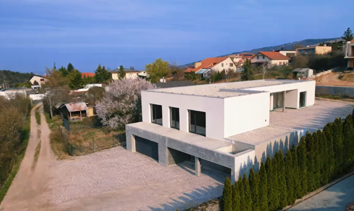 💎 PANORAMATICKÉ BÝVANIE NAD NITROU: Nadštandardná novostavba