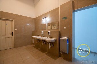 Ponúkam na prenájom kanceláriu s rozlohou 23 m2 v administra
