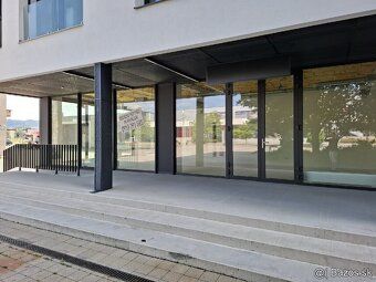 Obchodné priestory na prenájom v centre mesta Humenné, Pries