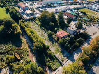 Realitná kancelária RE/MAX ponúka na prenájom úzky dlhý poze