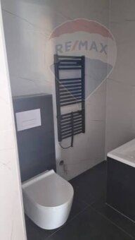Realitná kancelária RE/MAX Vám ponúka nadčasový 4 izbový rod