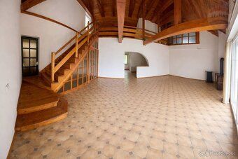 NA PREDAJ priestranný rodinný dom na pozemku o výmere 869 m2