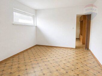 NA PREDAJ priestranný rodinný dom na pozemku o výmere 869 m2