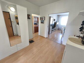 RE/MAX Joy ponúka na predaj priestranný 3-izbový byt s loggi