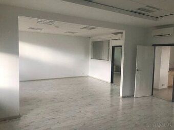 Ponúkame na prenájom modernú jednu kanceláriu o rozlohe 17 m