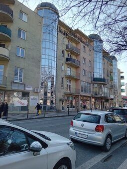 Typ: Obchodné priestory Ulica: Hlavná- centrum Obec: Galanta