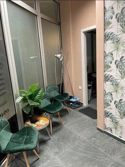 Typ: Obchodné priestory Ulica: Hlavná- centrum Obec: Galanta