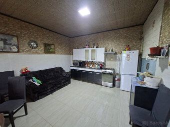 Priestranný, čiastočne zrekonštruovaný 3-izbový rodinný dom 