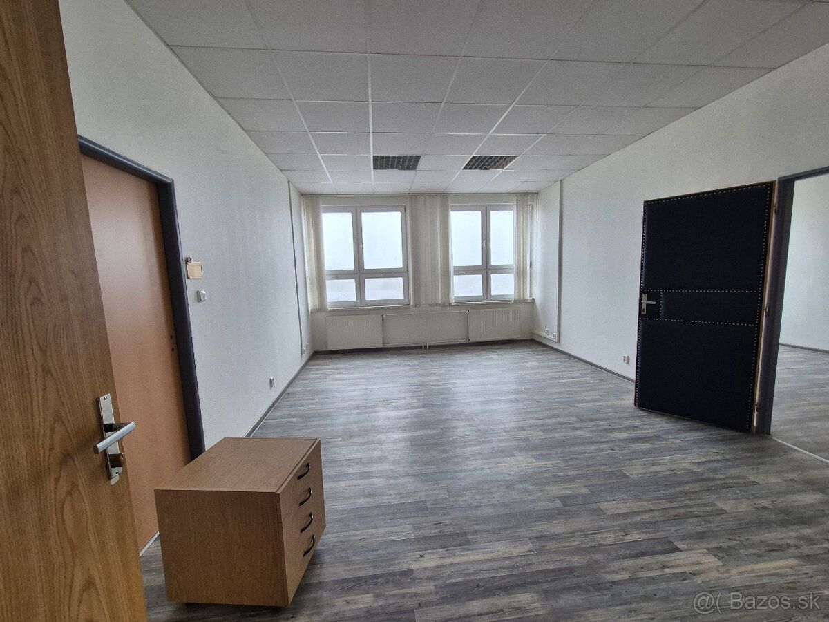 Ponúkam na prenájom kancelárie vo veľkostiach od 11 m2 - 35 