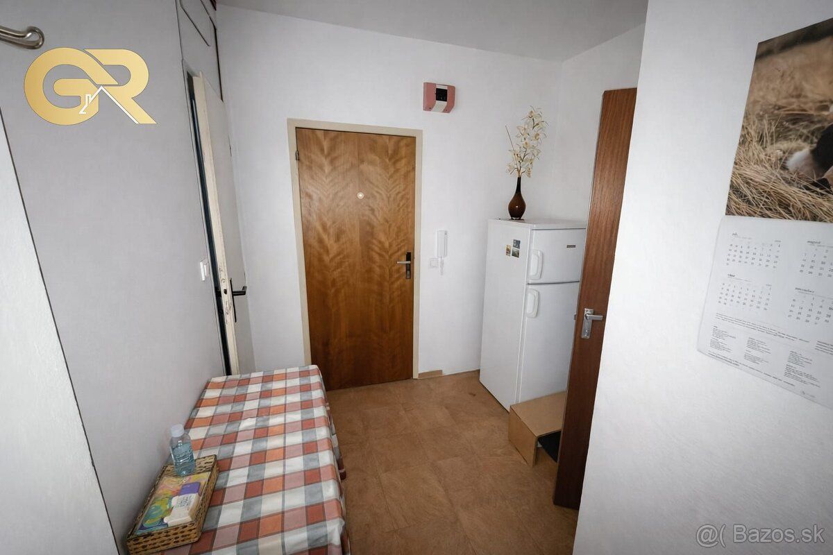 Exkluzívne iba u nás! Ponúkame na predaj priestrannú garsónk