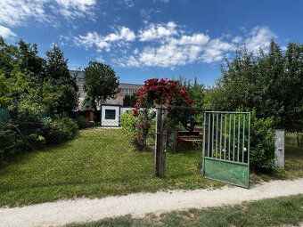 PREDAJ: Celoročne obývateľná moderná chatka (30 m2) s pozemk