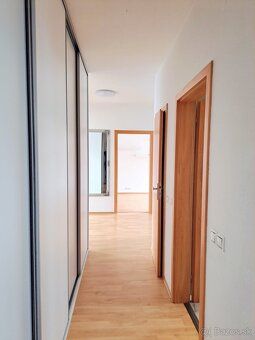 MIESTO, KDE SA Z BÝVANIA STÁVA DOMOV – 3-IZBOVÝ BYT (83 m²) 