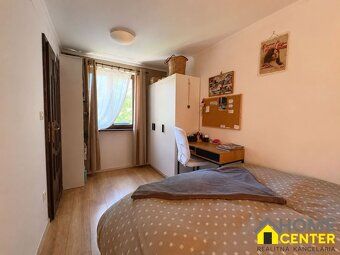 Zastavaná plocha: 704m² Obytná plocha: 140m² Úžitková plocha