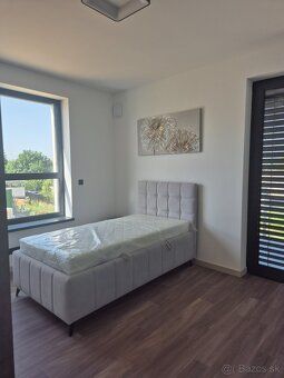 Ponúkame na prenájom luxusnú nadčasovú 5 izbovú vilu len na 