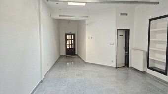 ID 3179 Prenájom: obchodný / prevádzkový priestor, centrum P