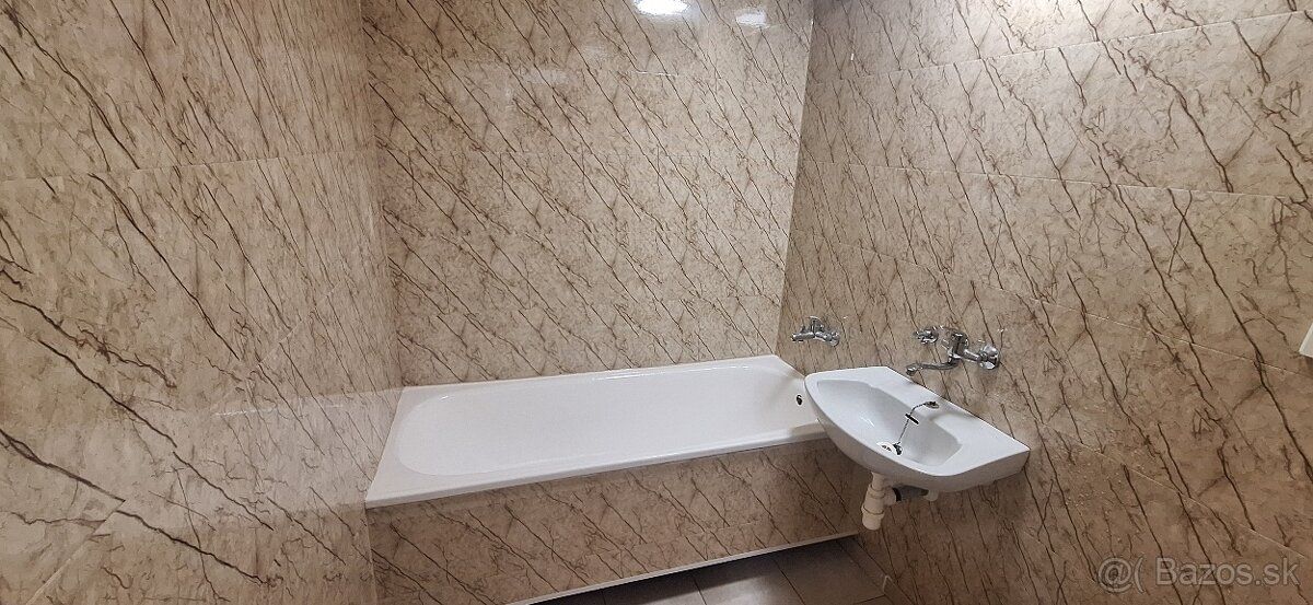 Dám do prenájmu slnečný 2-izbový byt s balkónom na sídlisku 
