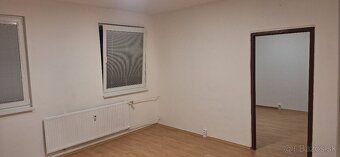 Dám do prenájmu slnečný 2-izbový byt s balkónom na sídlisku 