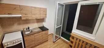 Dám do prenájmu slnečný 2-izbový byt s balkónom na sídlisku 