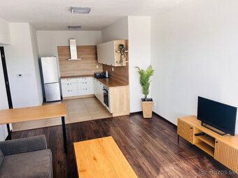 Dám do prenájmu slnečný 2-izbový byt s balkónom na sídlisku 