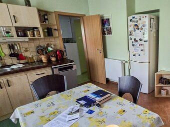 Tento jedinečný, zrekonštruovaný rodinný dom v malebnej obci
