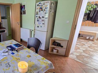 Tento jedinečný, zrekonštruovaný rodinný dom v malebnej obci