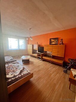 Mám na predaj 3 izb byt s balkonom rozloha bytu je 85 m2 nac