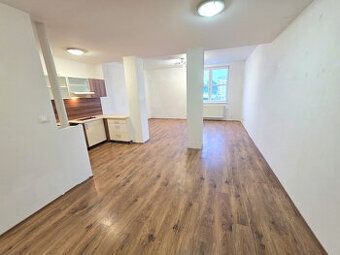 Ponúkam na prenájom peknú garsónku v centre Žilina, priamo n