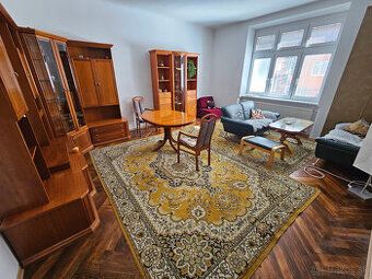 Ponúkam na prenájom peknú garsónku v centre Žilina, priamo n