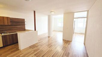 Ponúkam na prenájom peknú garsónku v centre Žilina, priamo n
