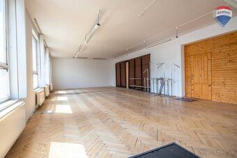 Ponúkame na predaj budovu obchodu a služieb situovanú v CENT