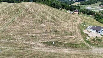 Predám veľký pozemok na Slatinských Lazoch, dobrá dostupnosť
