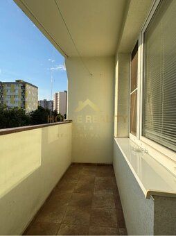 Ponúkame na prenájom peknú a prakticky riešenú garsónku vo v