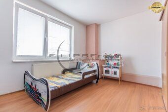 Ponúkame na predaj priestranný 4-izbový rodinný dom v Stupav