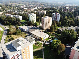Ponúkame na prenájom priestranný obchodný a komerčný priesto