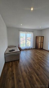 So súhlasom prenajímateľa ponúkam na prenájom priestranný 3i