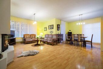 🏡 Hľadáte priestranný rodinný dom s veľkým pozemkom, garážou