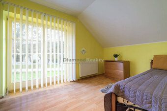 🏡 Hľadáte priestranný rodinný dom s veľkým pozemkom, garážou