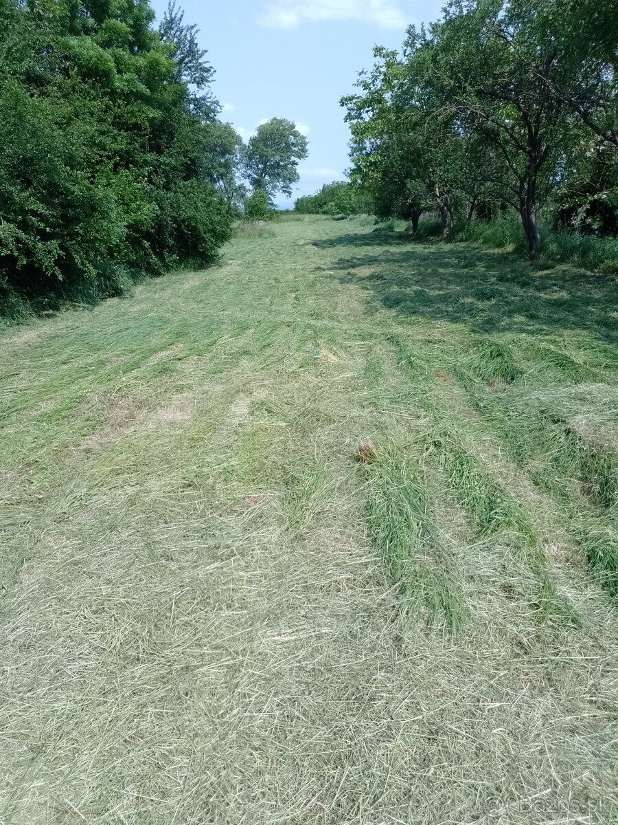 Predám stavebný pozemok rovinatý ideálny na stavbu rodinného