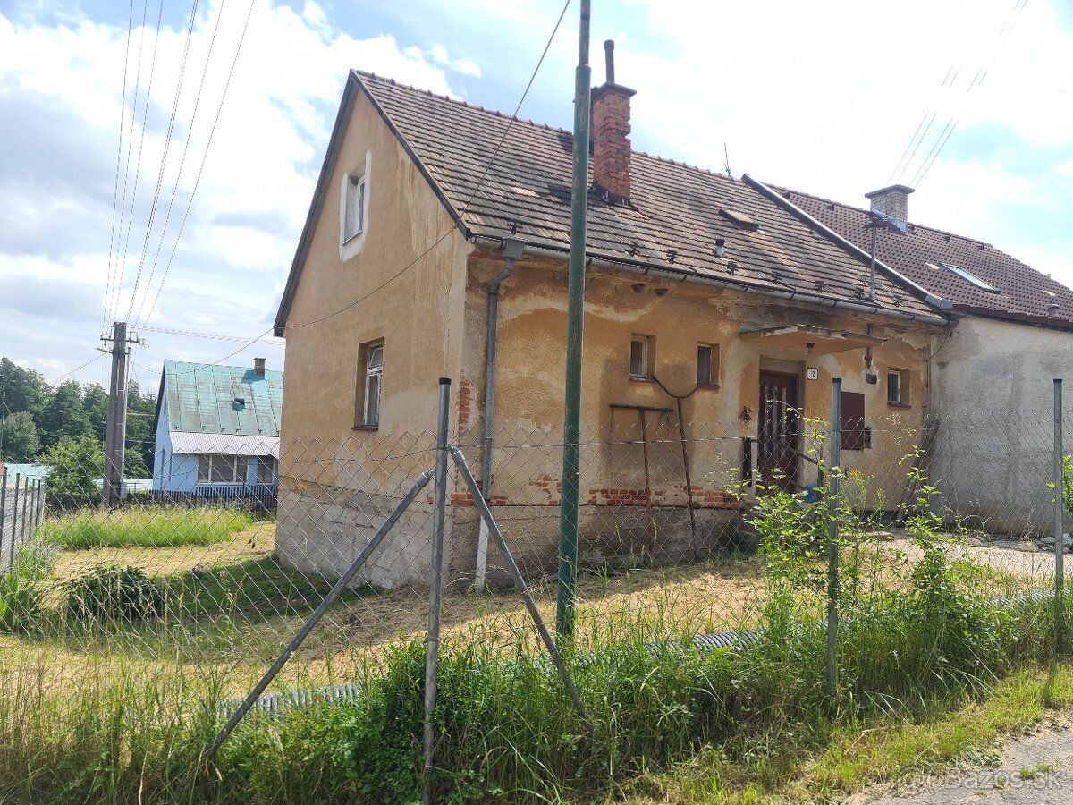 Predám rodinný dom vo Chvojnici. Vhodný na chatu. Lacno