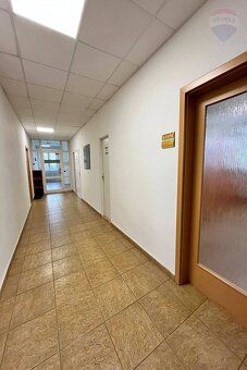 Realitná kancelária RE/MAX ponúka na prenájom komerčný pries