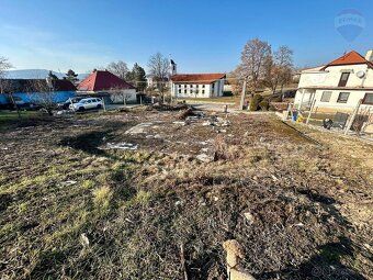 Realitná kancelária REMAX ponúka na predaj rozsiahly stavebn