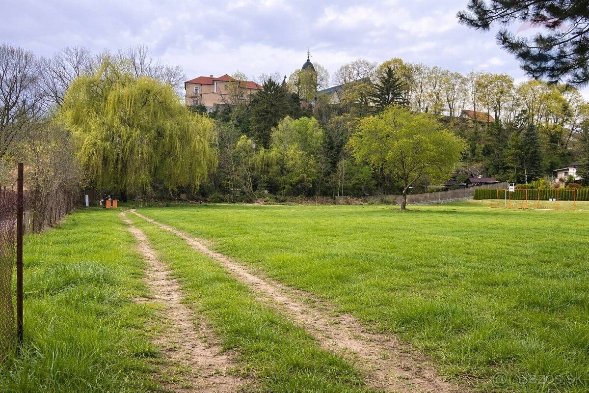 Až hľadáte pozemok na lukratívnom mieste, ponúkame Vám rovin
