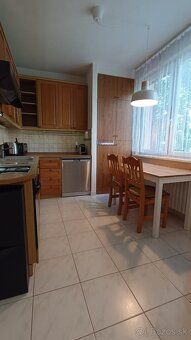 Prenajmem slnečný 2-izbový byt (65 m²) na 1. poschodí v tich