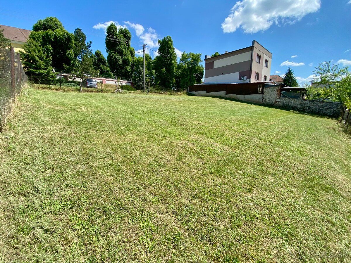 Ponúkam na predaj slnečný pozemok o výmere 567 m² priamo v c