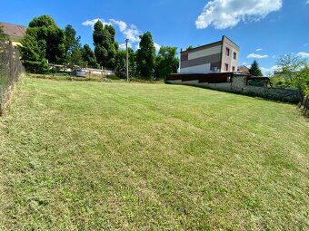 Ponúkam na predaj slnečný pozemok o výmere 567 m² priamo v c