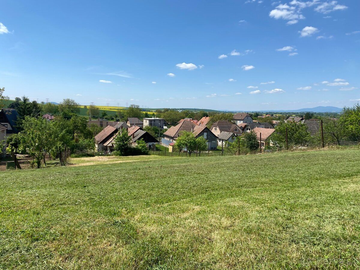 Ponúkam na predaj slnečný pozemok o výmere 567 m² priamo v c