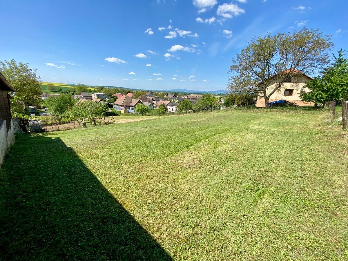 Ponúkam na predaj slnečný pozemok o výmere 567 m² priamo v c