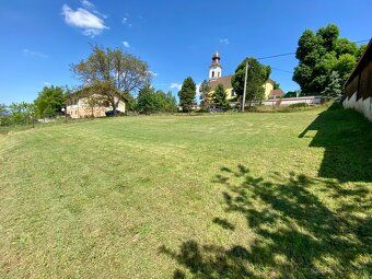 Ponúkam na predaj slnečný pozemok o výmere 567 m² priamo v c